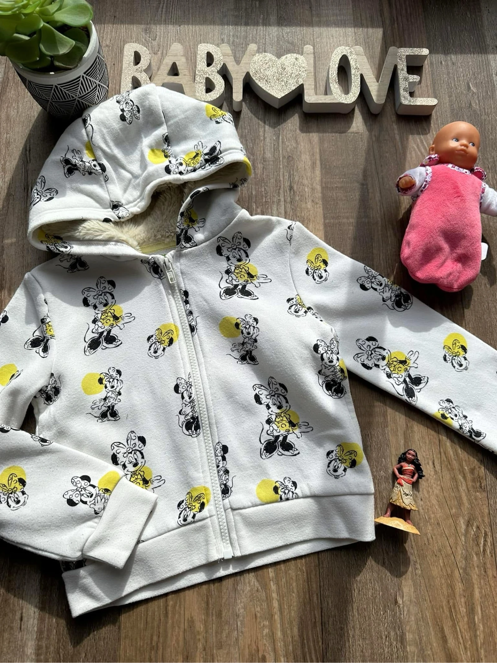 đ§„ Sweat zippĂ© Disney Minnie doublĂ© polaire â 6 ans â Bon Ă©tat